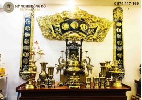 Cuốn thư câu đối bằng đồng vàng chữ Việt dạng chữ tròn